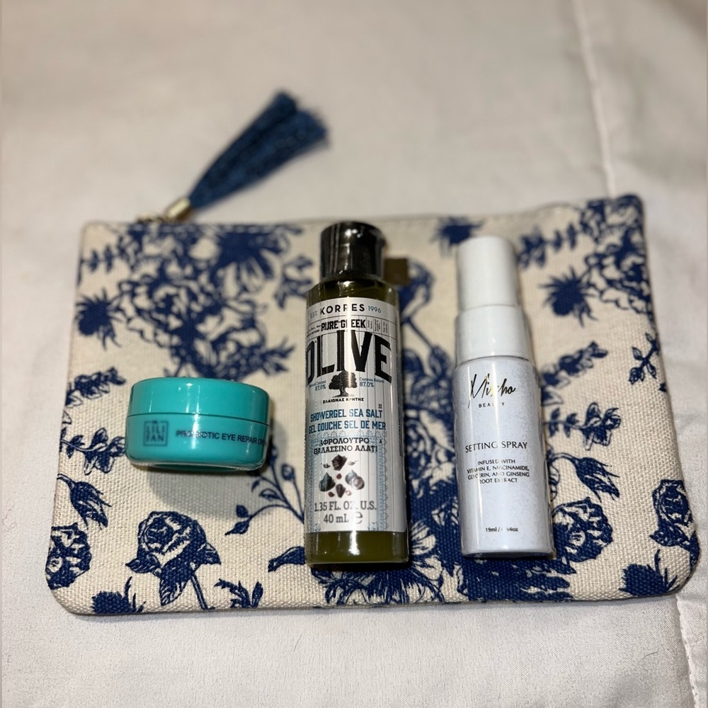 COPY - *NEW* Ipsy Blue and Cream Cosmetic Bag with Floral Design PLUS 3 Cosmeti…